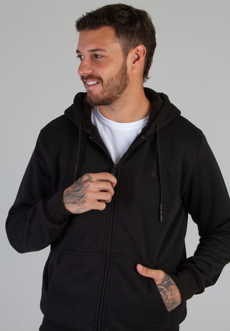 MOLETOM-PELUCIA-PRETO-3